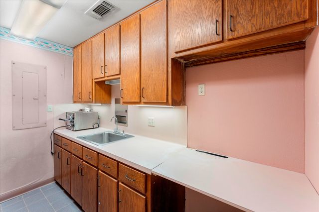 2005 N Jefferson Avenue, Mt Pleasant, TX 75455