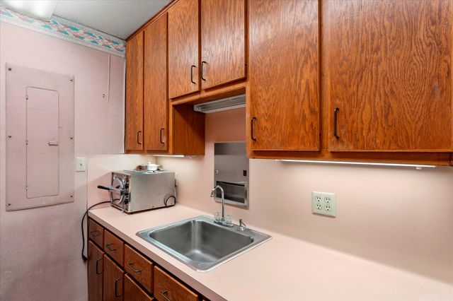 2005 N Jefferson Avenue, Mt Pleasant, TX 75455