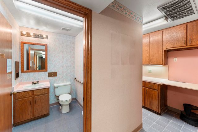 2005 N Jefferson Avenue, Mt Pleasant, TX 75455