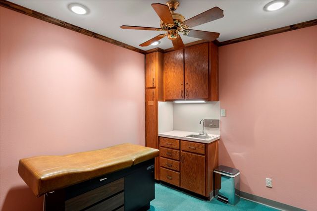 2005 N Jefferson Avenue, Mt Pleasant, TX 75455