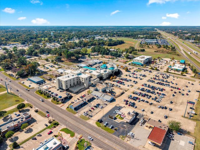 2005 N Jefferson Avenue, Mt Pleasant, TX 75455