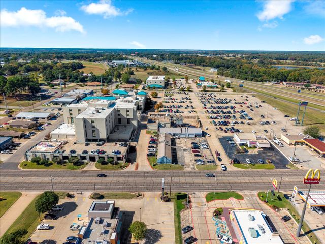 2005 N Jefferson Avenue, Mt Pleasant, TX 75455