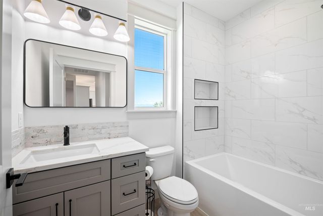 435 E Elaine Ct, Nampa, ID 83686