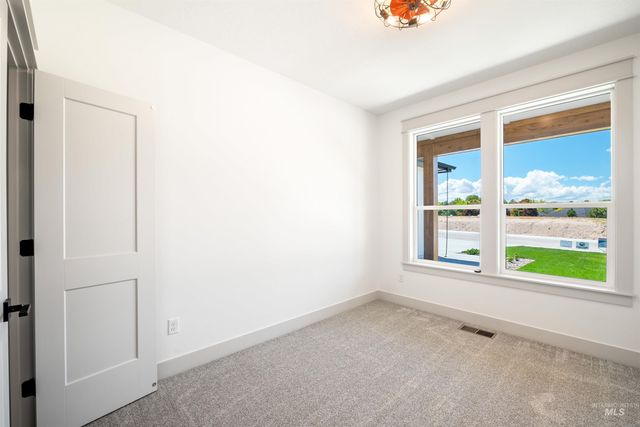 435 E Elaine Ct, Nampa, ID 83686