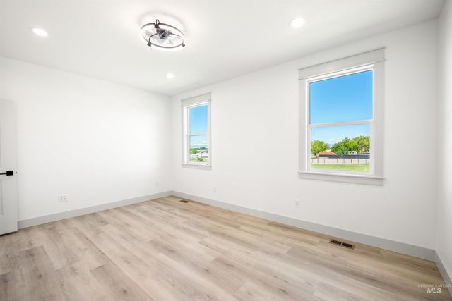 435 E Elaine Ct, Nampa, ID 83686