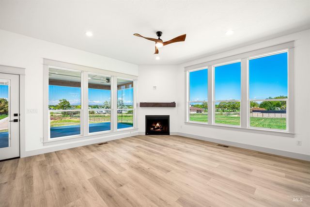 435 E Elaine Ct, Nampa, ID 83686