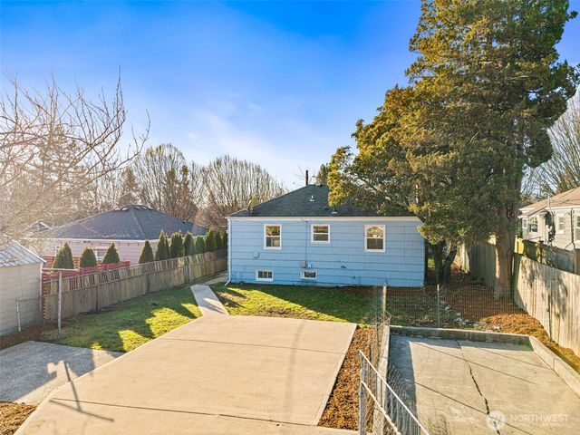 7936 35th Avenue SW, Seattle, WA 98126