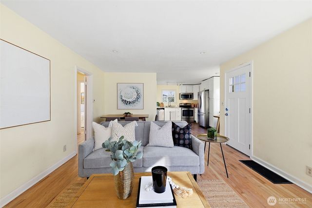 7936 35th Avenue SW, Seattle, WA 98126