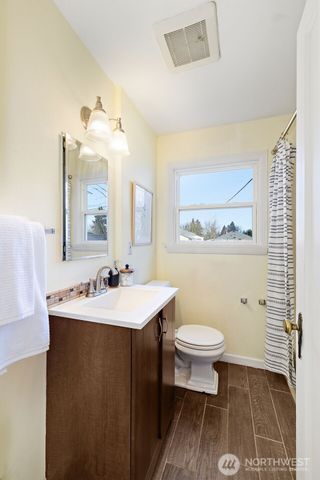 7936 35th Avenue SW, Seattle, WA 98126