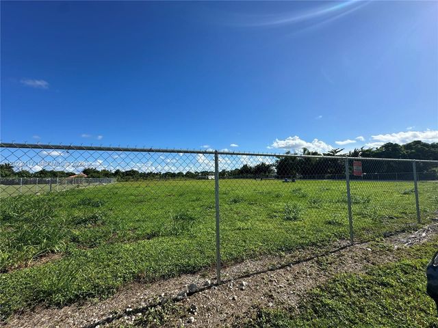 19690 SW 206th St, Miami, FL 33187
