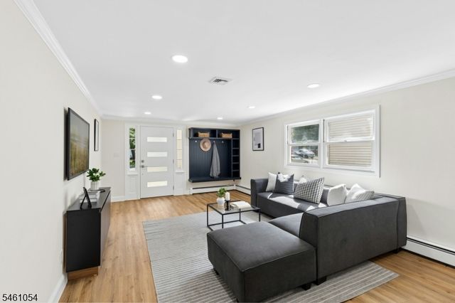 12 Dorchester Ave, Cranford Twp., NJ 07016