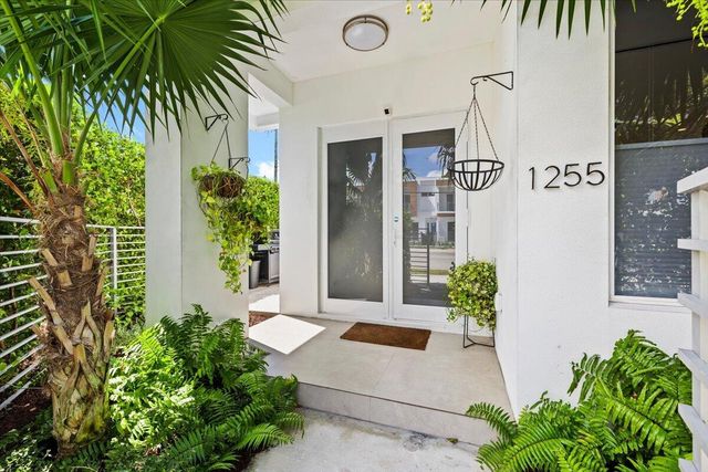 1255 NE 18TH Avenue, Fort Lauderdale, FL 33304
