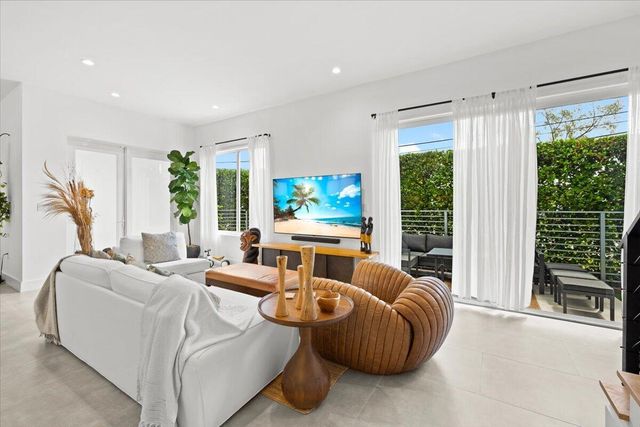 1255 NE 18TH Avenue, Fort Lauderdale, FL 33304