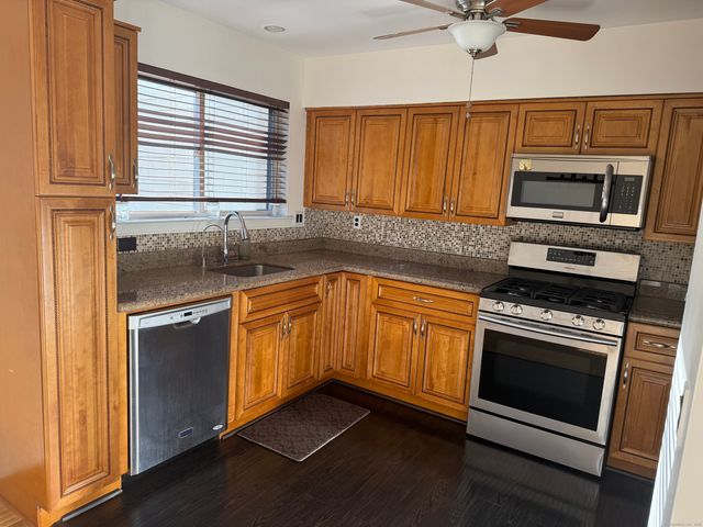 278 Sunrise Hill Lane 278, Norwalk, CT 06851