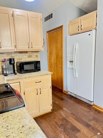 2308 Raspberry Drive, Manhattan, KS 66502