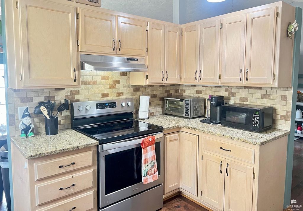 2308 Raspberry Drive, Manhattan, KS 66502