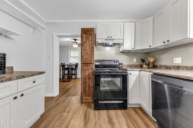 303 N Walnut St, Lenoir City, TN 37771