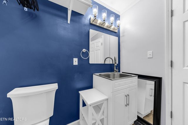303 N Walnut St, Lenoir City, TN 37771