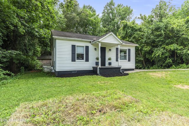 303 N Walnut St, Lenoir City, TN 37771