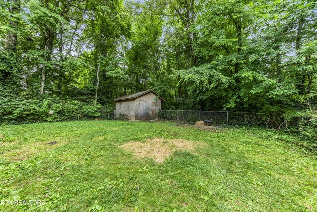 303 N Walnut St, Lenoir City, TN 37771