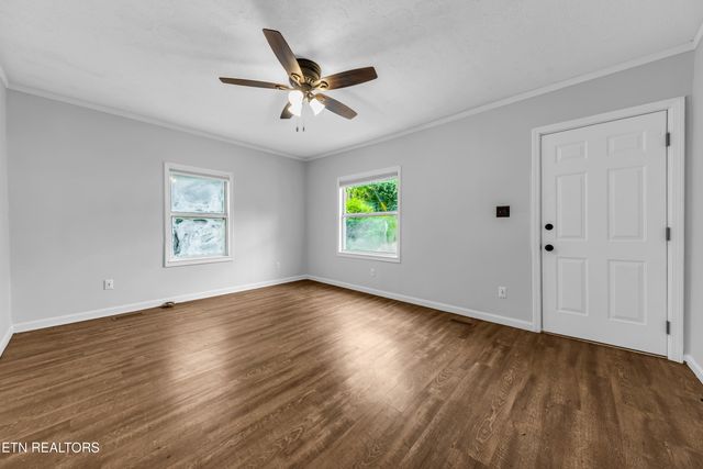303 N Walnut St, Lenoir City, TN 37771