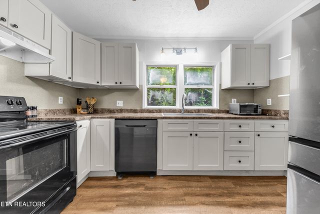 303 N Walnut St, Lenoir City, TN 37771