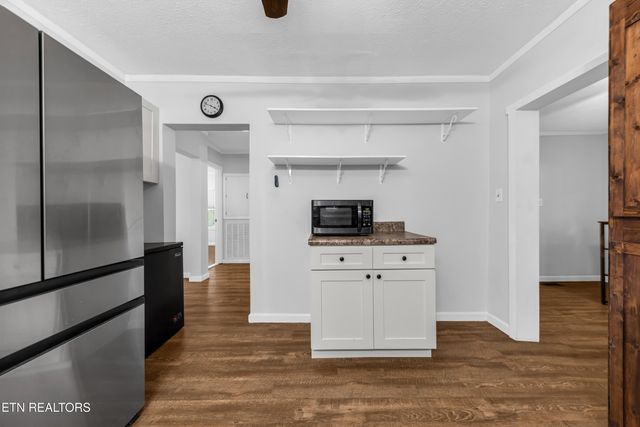 303 N Walnut St, Lenoir City, TN 37771