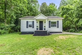 303 N Walnut St, Lenoir City, TN 37771