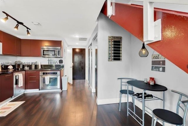 244 NE Biscayne Blvd 440, Miami, FL 33132