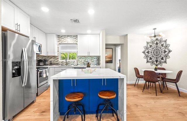 190 NE 21st St, Boca Raton, FL 33431