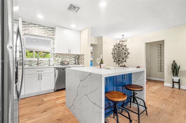 190 NE 21st St, Boca Raton, FL 33431