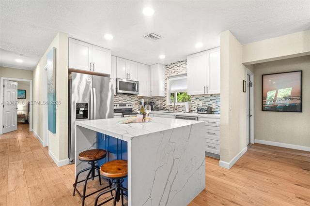 190 NE 21st St, Boca Raton, FL 33431