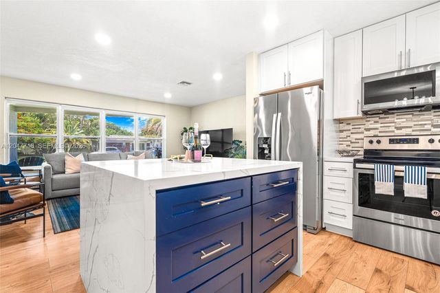 190 NE 21st St, Boca Raton, FL 33431