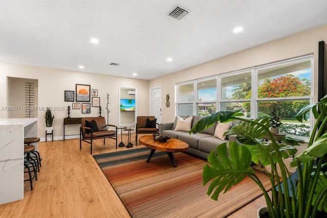 190 NE 21st St, Boca Raton, FL 33431