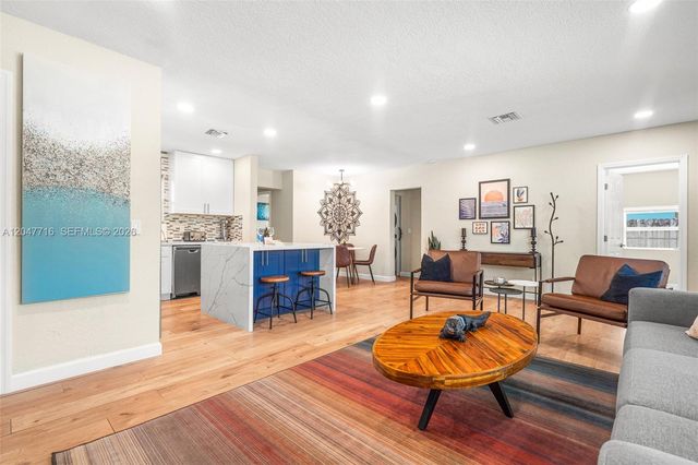 190 NE 21st St, Boca Raton, FL 33431