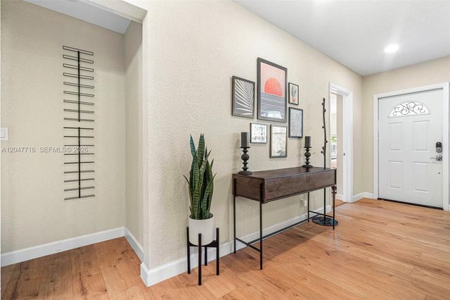 190 NE 21st St, Boca Raton, FL 33431