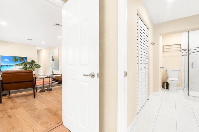 190 NE 21st St, Boca Raton, FL 33431