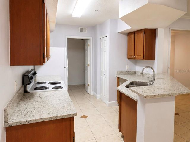 738 CREST PINES DRIVE 728, Orlando, FL 32828