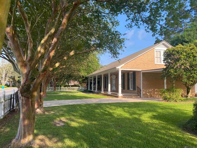 1009 E Main St, New Roads, LA 70760