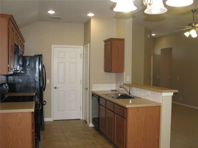 123 Bayliss ST, Hutto, TX 78634