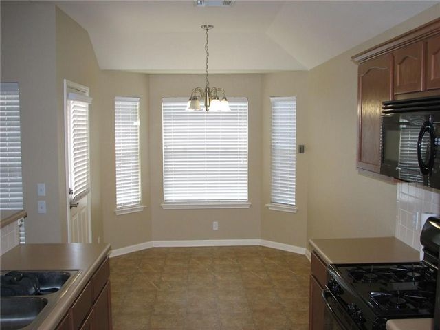 123 Bayliss ST, Hutto, TX 78634