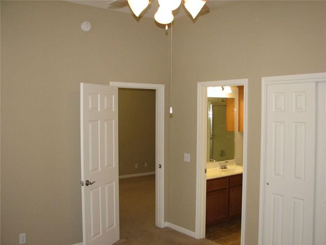 123 Bayliss ST, Hutto, TX 78634