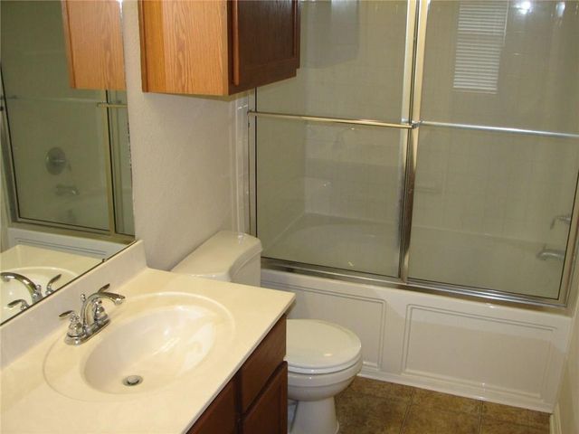 123 Bayliss ST, Hutto, TX 78634