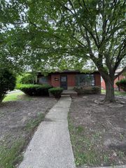 23750 Wildwood Street, Oak Park, MI 48237