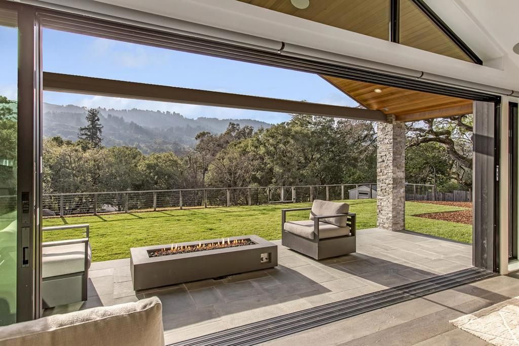 Image 10 of property listing at 1390 Westridge Drive, Portola Valley, CA 94028