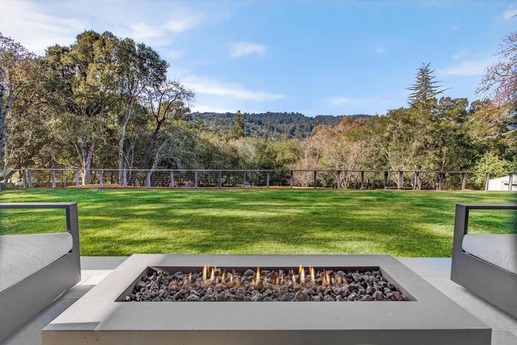 Image 11 of property listing at 1390 Westridge Drive, Portola Valley, CA 94028