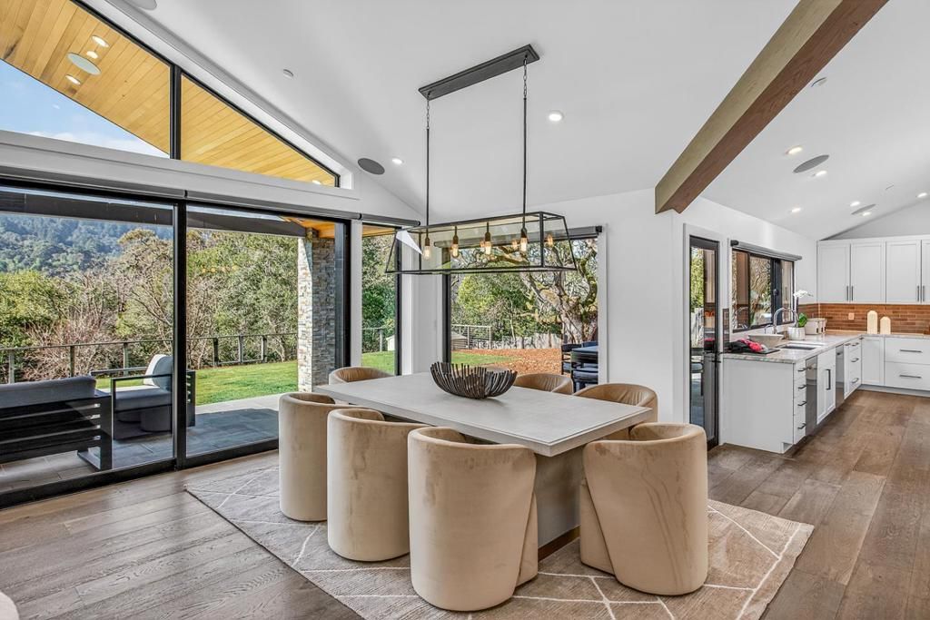 Image 13 of property listing at 1390 Westridge Drive, Portola Valley, CA 94028