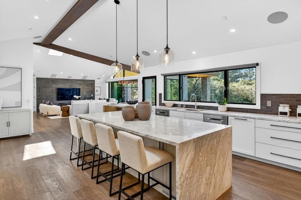 Image 15 of property listing at 1390 Westridge Drive, Portola Valley, CA 94028