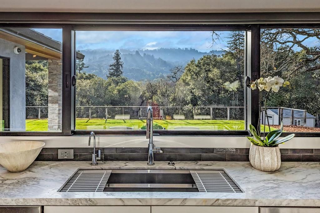 Image 16 of property listing at 1390 Westridge Drive, Portola Valley, CA 94028