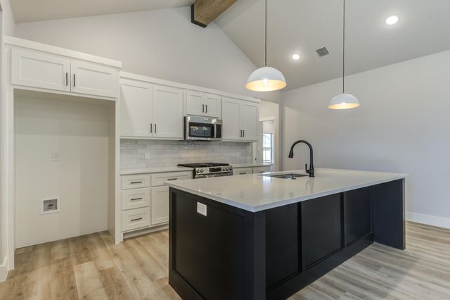 6914 13th Street, Lubbock, TX 79416